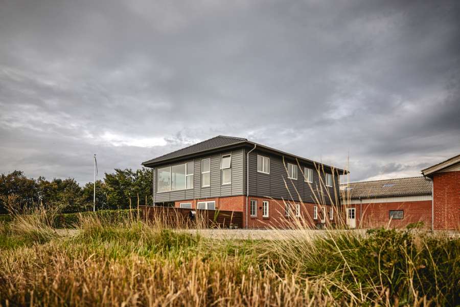 Altes Bauernhaus erhält neues Leben durch hochwertige Fassadenprofile, Aalborgvej 214, 7742 Vesløs, Dänemark